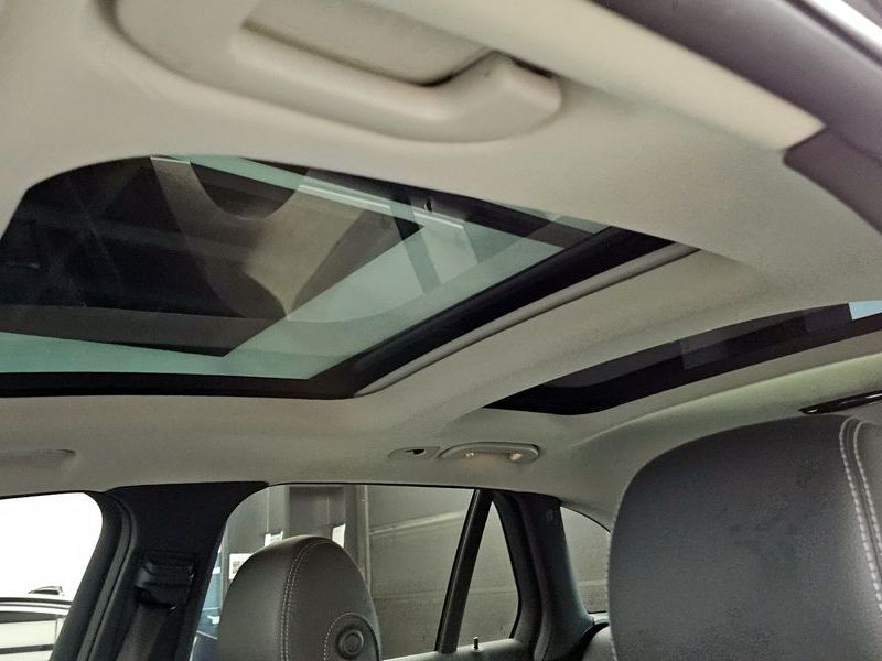2019 Mercedes-Benz C-Class GLC300 4MATIC AMG Line photo 18