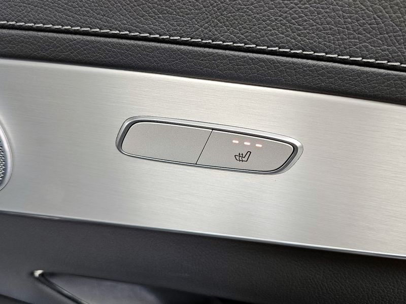 2019 Mercedes-Benz C-Class GLC300 4MATIC AMG Line photo 19