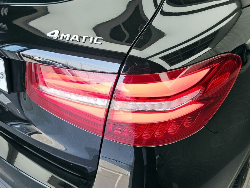 2019 Mercedes-Benz C-Class GLC300 4MATIC AMG Line photo 23
