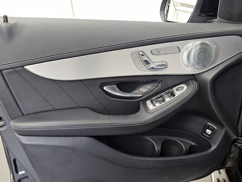 2019 Mercedes-Benz C-Class GLC300 4MATIC AMG Line photo 24