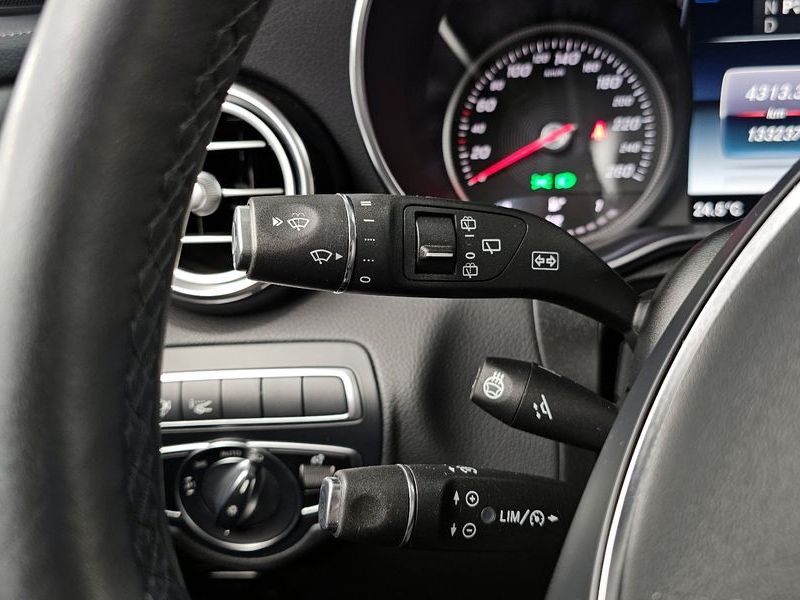 2019 Mercedes-Benz C-Class GLC300 4MATIC AMG Line photo 29