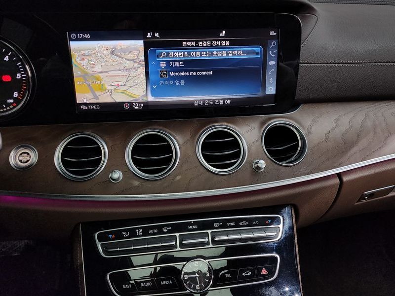 2019 Mercedes-Benz E-Class E220d 4MATIC Exclusive photo 14