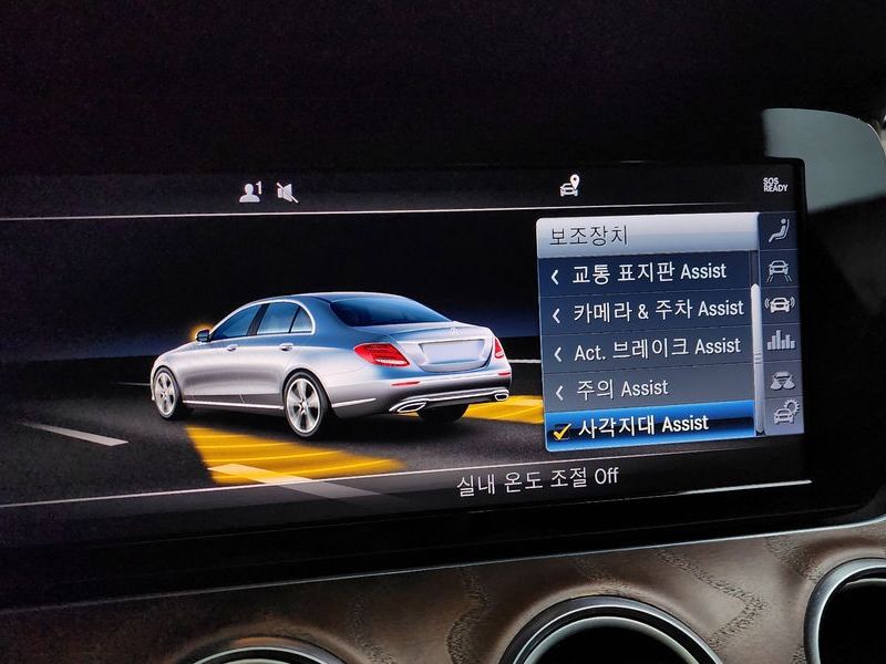 2019 Mercedes-Benz E-Class E220d 4MATIC Exclusive photo 16