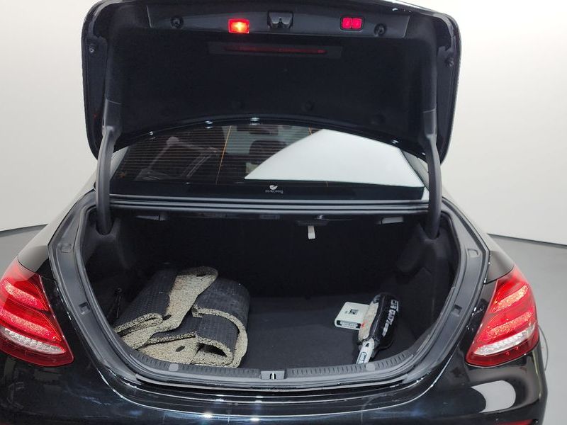 2019 Mercedes-Benz E-Class E220d 4MATIC Exclusive photo 20