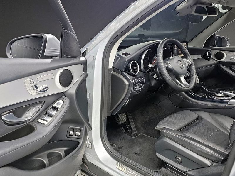 2019 Mercedes-Benz C-Class GLC350e 4MATIC Premium photo 10