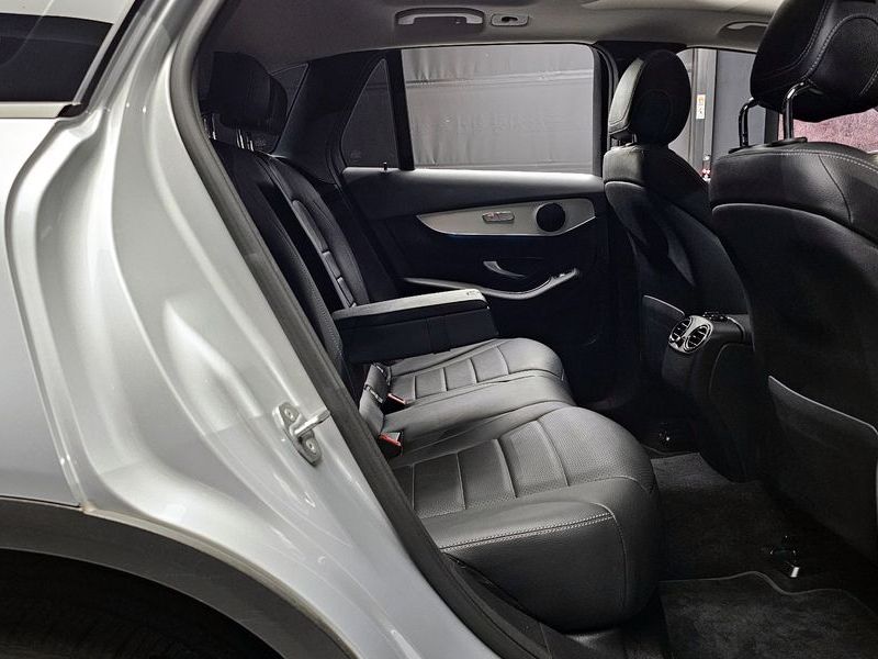 2019 Mercedes-Benz C-Class GLC350e 4MATIC Premium photo 12