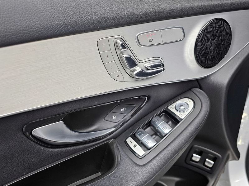 2019 Mercedes-Benz C-Class GLC350e 4MATIC Premium photo 14
