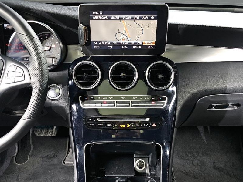 2019 Mercedes-Benz C-Class GLC350e 4MATIC Premium photo 15