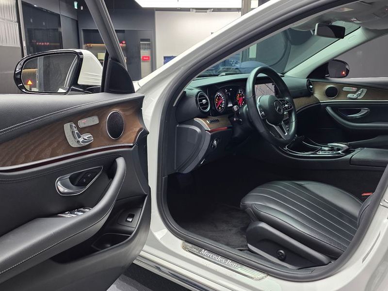 2019 Mercedes-Benz E-Class E220d 4MATIC Exclusive photo 10
