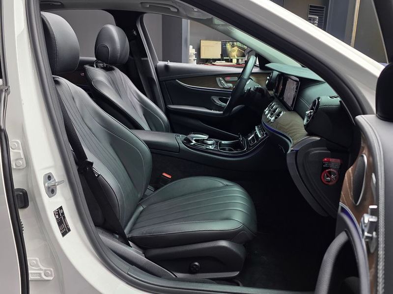 2019 Mercedes-Benz E-Class E220d 4MATIC Exclusive photo 11