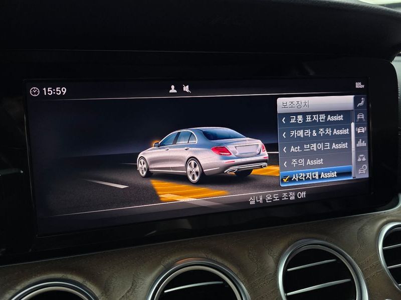 2019 Mercedes-Benz E-Class E220d 4MATIC Exclusive photo 16