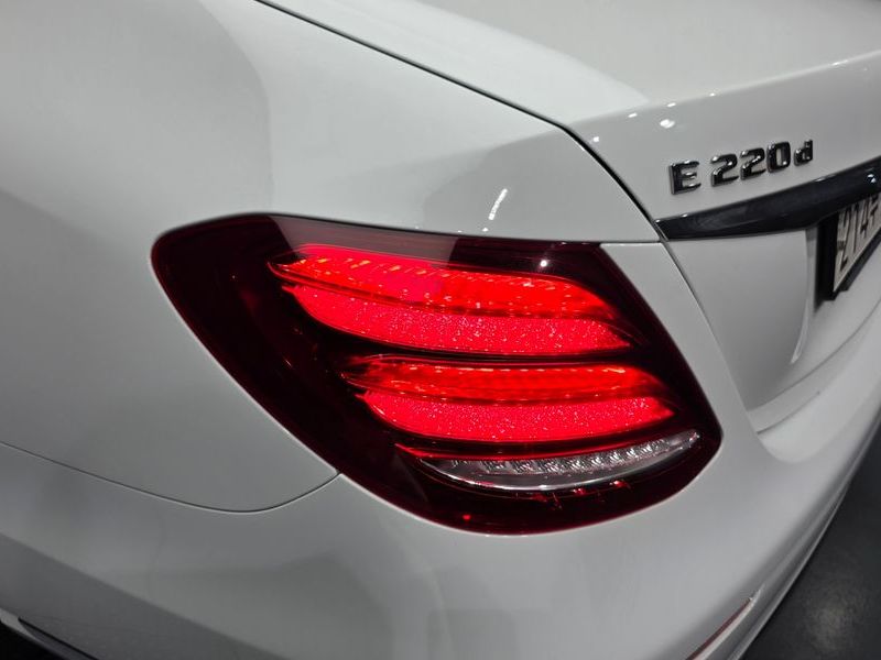 2019 Mercedes-Benz E-Class E220d 4MATIC Exclusive photo 23