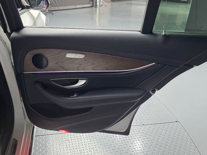 2019 Mercedes-Benz E-Class E220d 4MATIC Exclusive photo 25