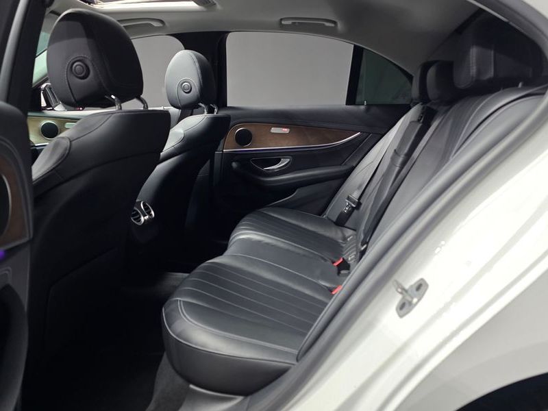 2019 Mercedes-Benz E-Class E220d 4MATIC Exclusive photo 26