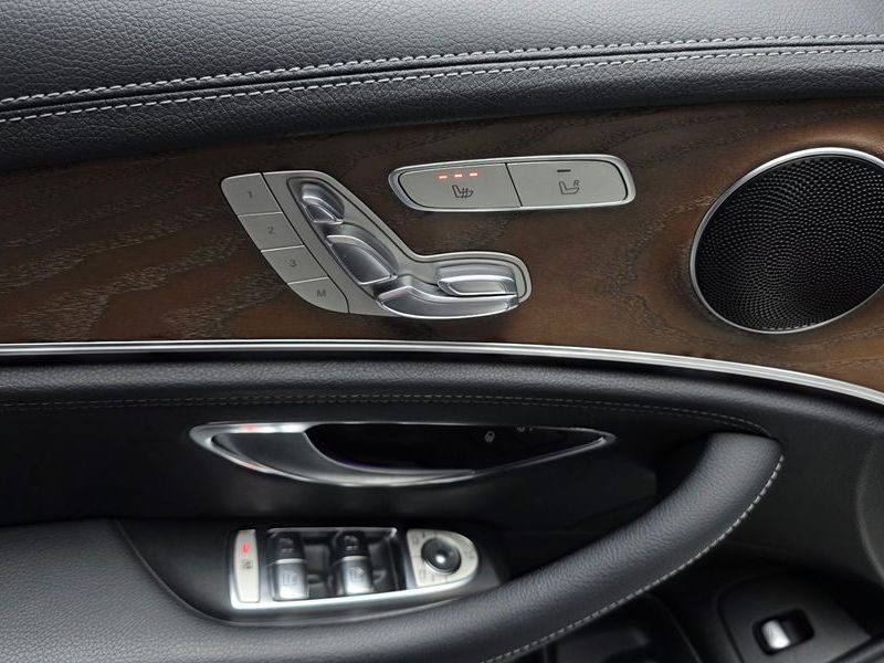 2019 Mercedes-Benz E-Class E220d 4MATIC Exclusive photo 30