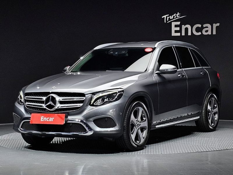 2019 Mercedes-Benz C-Class GLC300 4MATIC photo 1