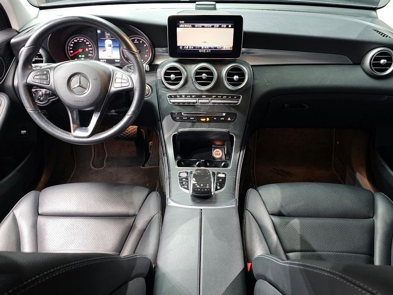 2019 Mercedes-Benz C-Class GLC300 4MATIC photo 7