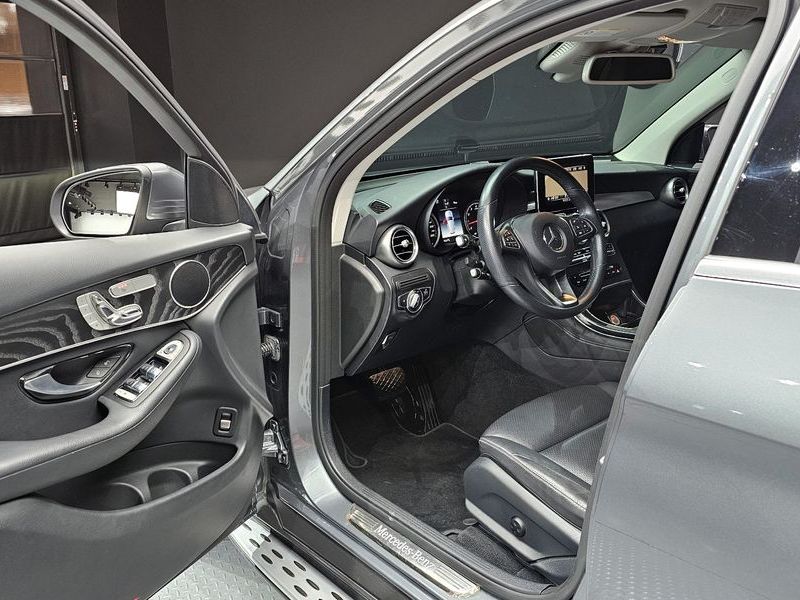 2019 Mercedes-Benz C-Class GLC300 4MATIC photo 11