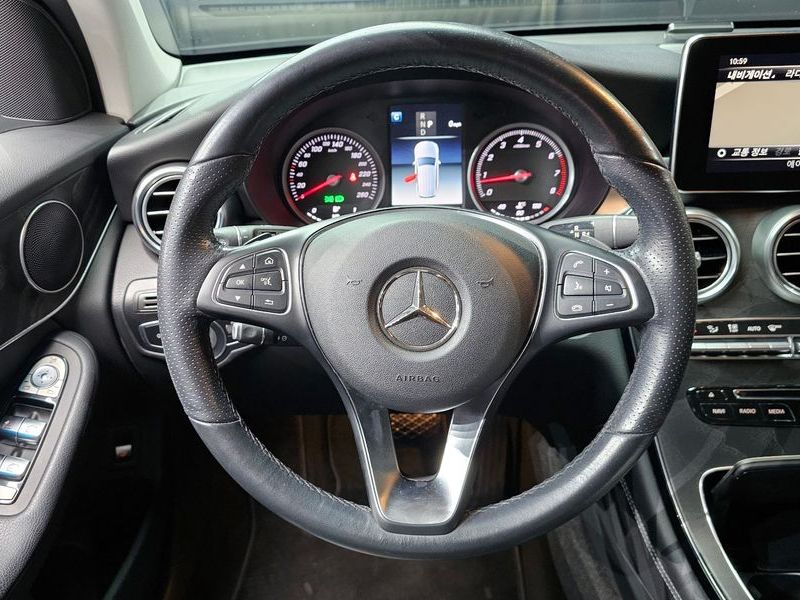 2019 Mercedes-Benz C-Class GLC300 4MATIC photo 13
