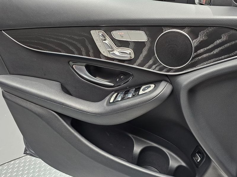 2019 Mercedes-Benz C-Class GLC300 4MATIC photo 14