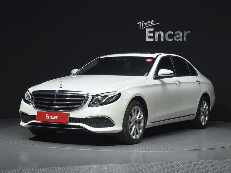 2019 Mercedes-Benz E-Class E300 4MATIC Exclusive photo 1