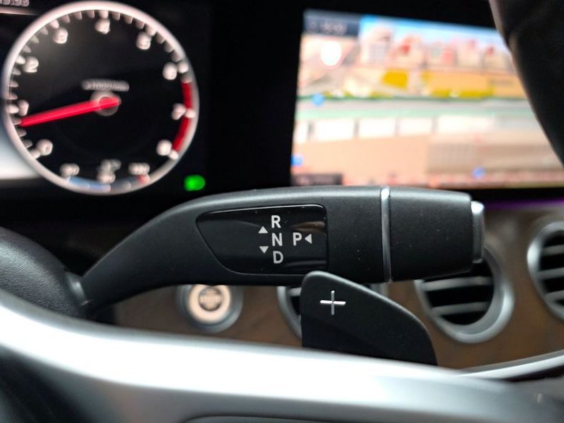 2019 Mercedes-Benz E-Class E300 4MATIC Exclusive photo 9