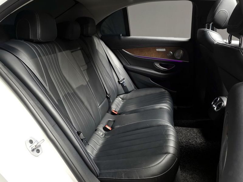 2019 Mercedes-Benz E-Class E300 4MATIC Exclusive photo 11