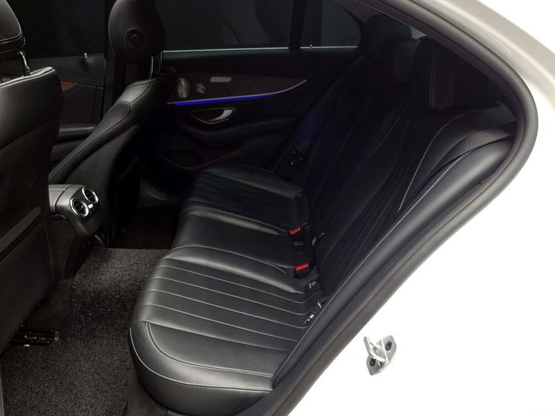 2019 Mercedes-Benz E-Class E300 4MATIC Exclusive photo 12