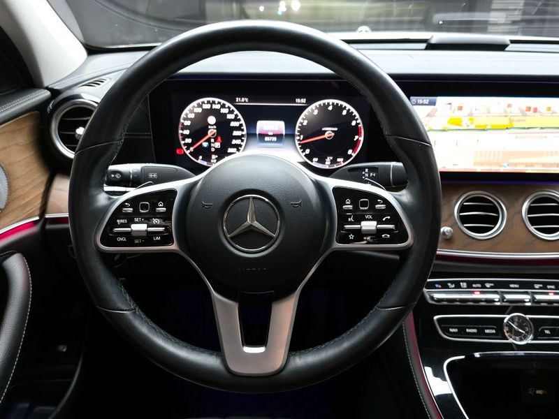 2019 Mercedes-Benz E-Class E300 4MATIC Exclusive photo 13