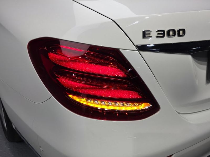2019 Mercedes-Benz E-Class E300 4MATIC Exclusive photo 23
