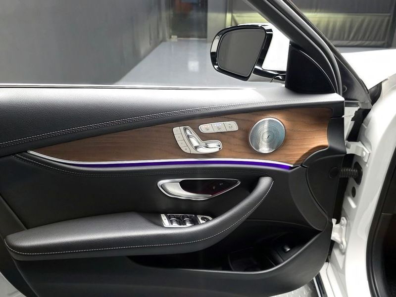 2019 Mercedes-Benz E-Class E300 4MATIC Exclusive photo 24