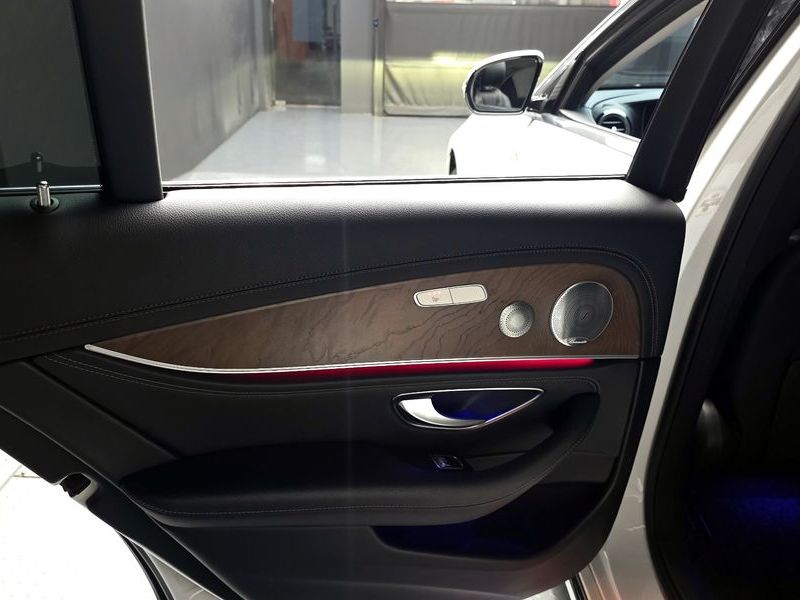 2019 Mercedes-Benz E-Class E300 4MATIC Exclusive photo 25