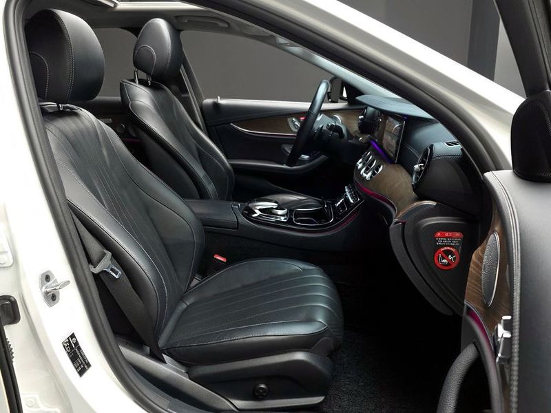 2019 Mercedes-Benz E-Class E300 4MATIC Exclusive photo 26