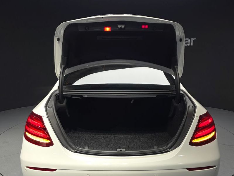 2019 Mercedes-Benz E-Class E300 4MATIC Exclusive photo 30