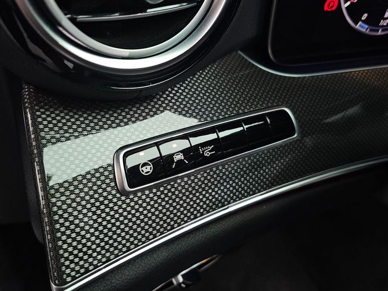 2019 Mercedes-Benz E-Class E350 4MATIC AMG Line photo 16