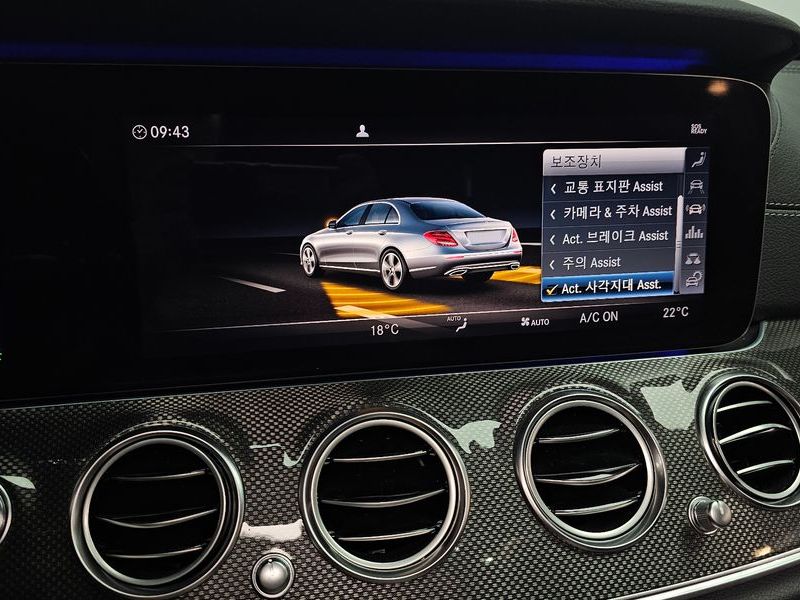 2019 Mercedes-Benz E-Class E350 4MATIC AMG Line photo 17