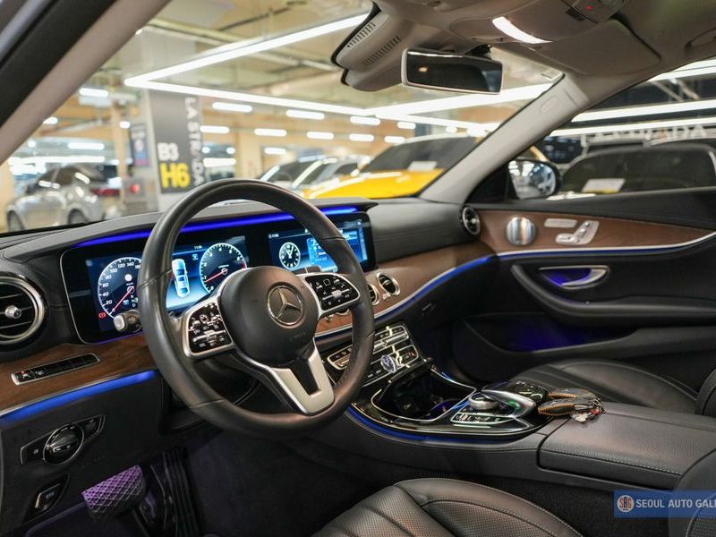 2019 Mercedes-Benz E-Class E300 4MATIC Exclusive photo 9