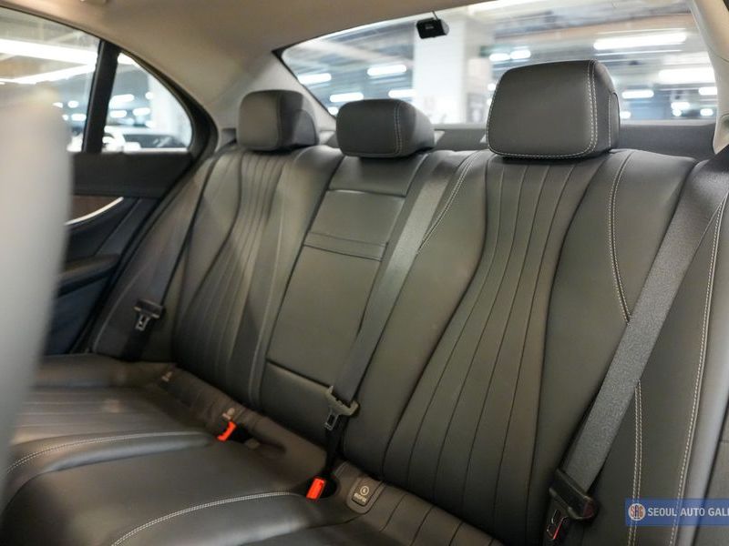 2019 Mercedes-Benz E-Class E300 4MATIC Exclusive photo 11