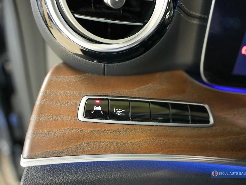 2019 Mercedes-Benz E-Class E300 4MATIC Exclusive photo 12