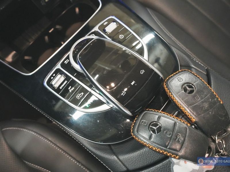 2019 Mercedes-Benz E-Class E300 4MATIC Exclusive photo 16