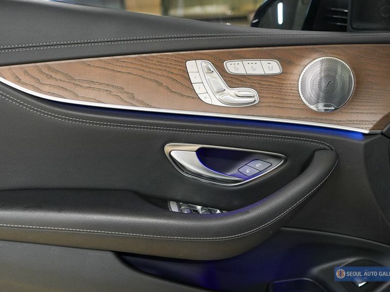 2019 Mercedes-Benz E-Class E300 4MATIC Exclusive photo 17
