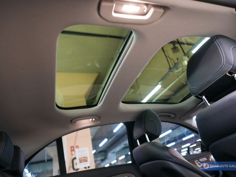 2019 Mercedes-Benz E-Class E300 4MATIC Exclusive photo 18