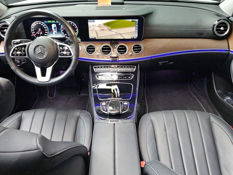 2019 Mercedes-Benz E-Class E300e Exclusive photo 7