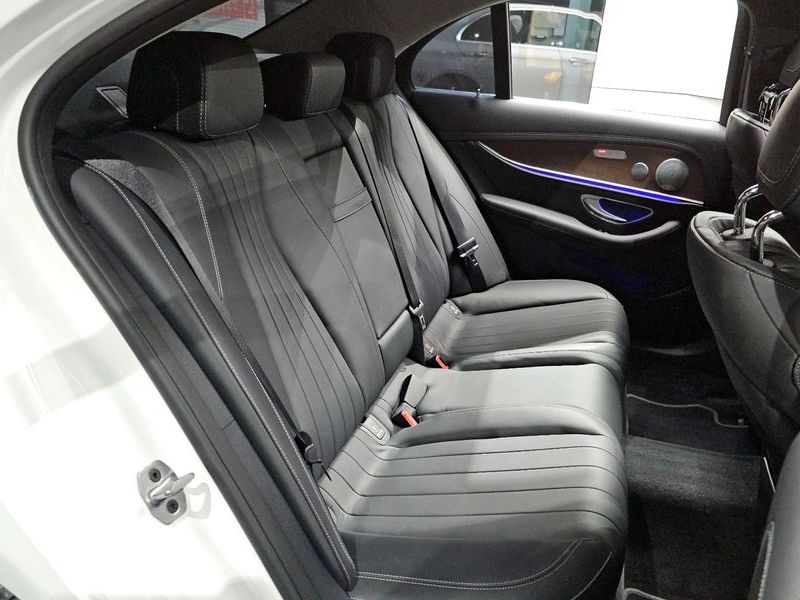 2019 Mercedes-Benz E-Class E300e Exclusive photo 11
