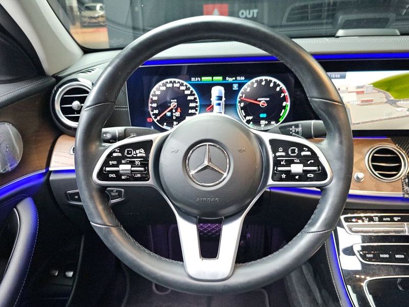 2019 Mercedes-Benz E-Class E300e Exclusive photo 13