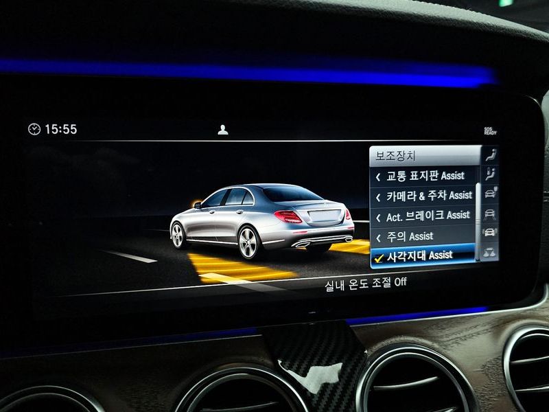 2019 Mercedes-Benz E-Class E300e Exclusive photo 15