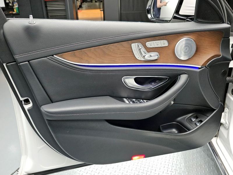 2019 Mercedes-Benz E-Class E300e Exclusive photo 24