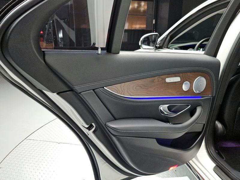2019 Mercedes-Benz E-Class E300e Exclusive photo 25