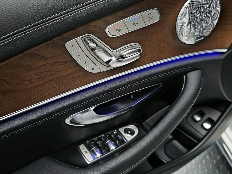 2019 Mercedes-Benz E-Class E300e Exclusive photo 29