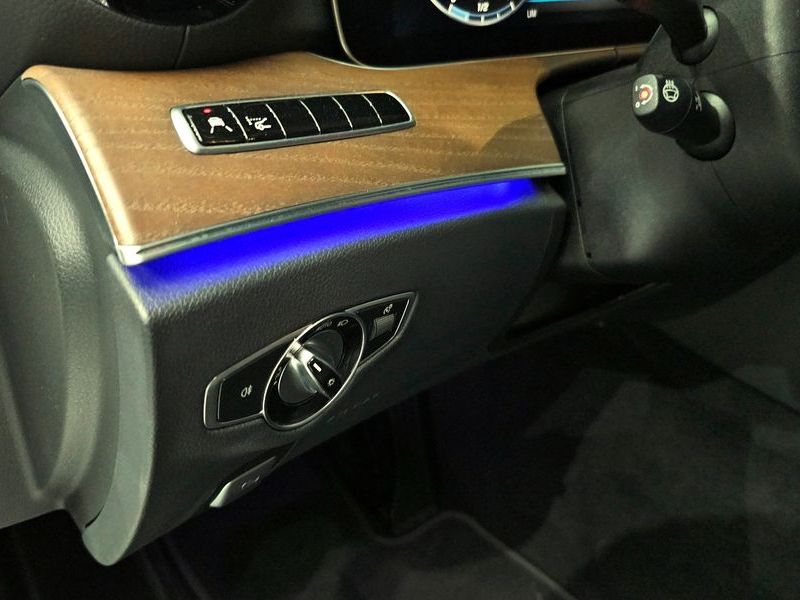 2019 Mercedes-Benz E-Class E300e Exclusive photo 30